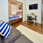 2 Bedroom Cozy Unit In Lower Manhattan