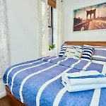2 Bedroom Cozy Unit In Lower Manhattan