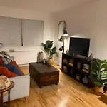 Cozy Accommodation In Chelsea