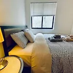 Cozy Accommodation In Chelsea