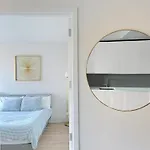 Large 1 Bedroom - Private Balcony - Luxury Building - Manhattan