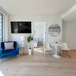 Large 1 Bedroom - Private Balcony - Luxury Building - Manhattan