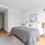 Modern 2Bd 1Ba At Mid West