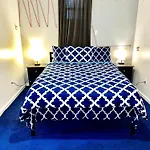 3 Bedrooms Apt In Lic, 10 Mins To Manhattan !!!