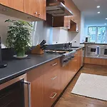 Private Townhome Near Un