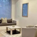 Private Townhome Near Un