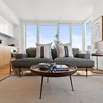 1 Bd Luxury Apartment With Stunning Views