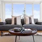 1 Bd Luxury Apartment With Stunning Views