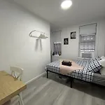 2 Bedroom Modern Unit In Central Manhattan