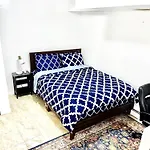 Manhattan Next, Private 2 Bedroom Apt With Backyard In Lic!