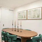 317-1D New 2Br Duplex Wd Private Backyard