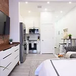 240-14 New Studio Prime Location W&D In Unit