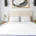 24-18 New Gramercy Studio W&D In Unit Fully Reno