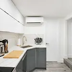 317-1D New 2Br Duplex Wd Private Backyard