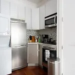 24-18 New Gramercy Studio W&D In Unit Fully Reno