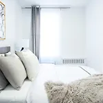 49-4A Prime Midtown Newly 2Br W&D