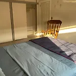 Cheerful 2 Bed Rooms Apartment In Heart Of Queens