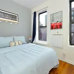 Unique 2 Bed 1 Bath In Ues