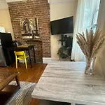 1 Bedroom Cozy Unit In Columbus Ave