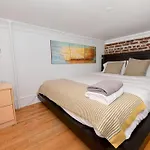 Charming 3-Bedroom Apartment In Midtown West