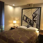 Super 8 By Wyndham Jamaica North Conduit