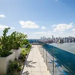 Comfortable Town House Sleeps 6