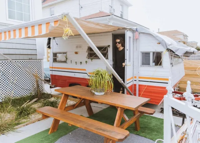 80S Surf Camper In Rockaway Beach