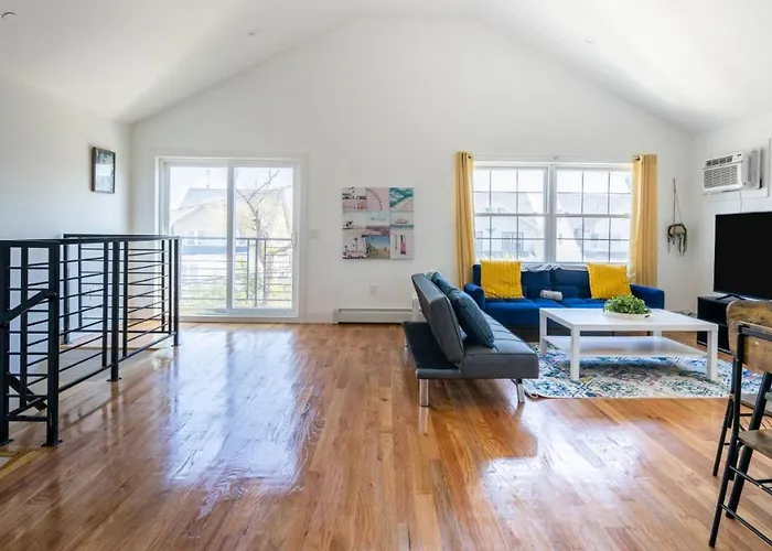 Lovely 3-Br Rental In Queens, Near Rockaway Beach