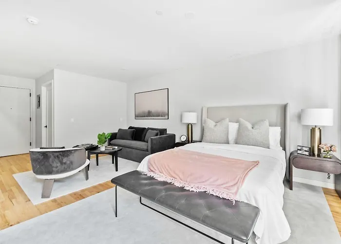 Luxe Studio Ste In Upper East Side With Charming Juliet Balcony