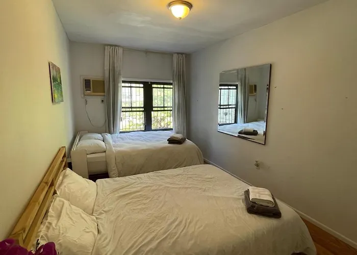 Spacious Bedroom For 4 In Shared Townhouse+Garden
