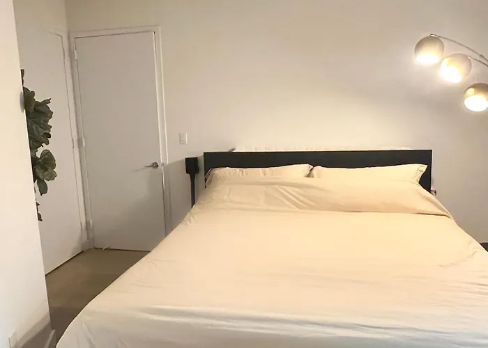 Exquisite Urban Oasis: Luxury 1 Bedroom Retreat In Downtown Manhattan