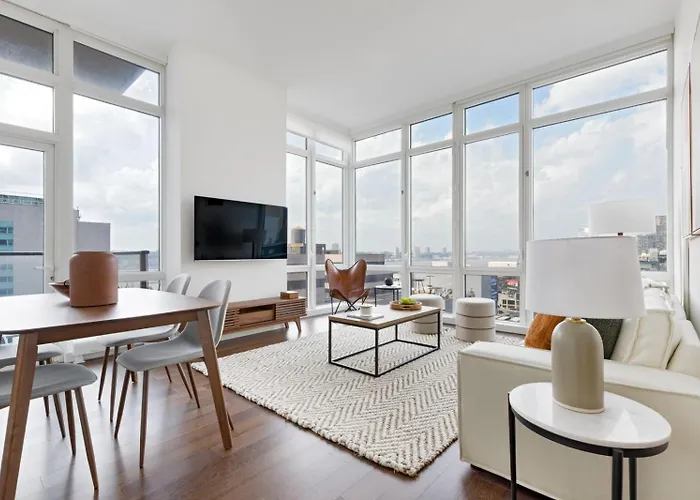 Exquisite 1-Bedroom Apt In Prime Central Location