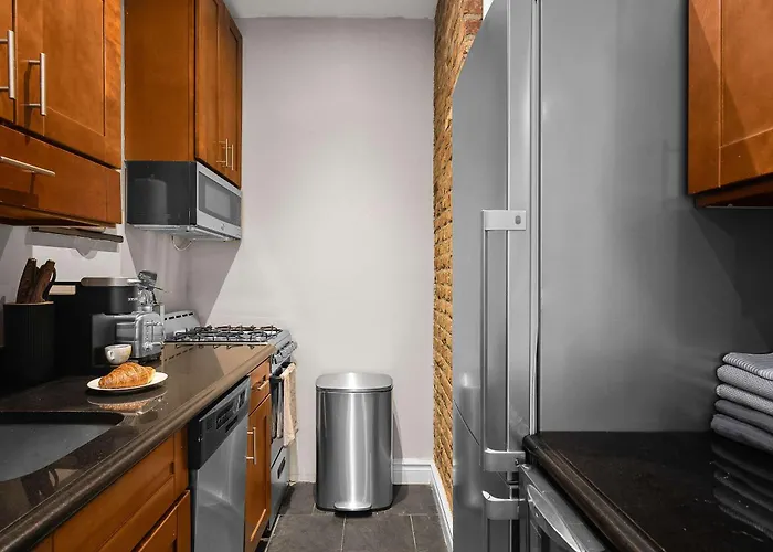 Vintage Manhattan Apartment In Trendy Murray Hill