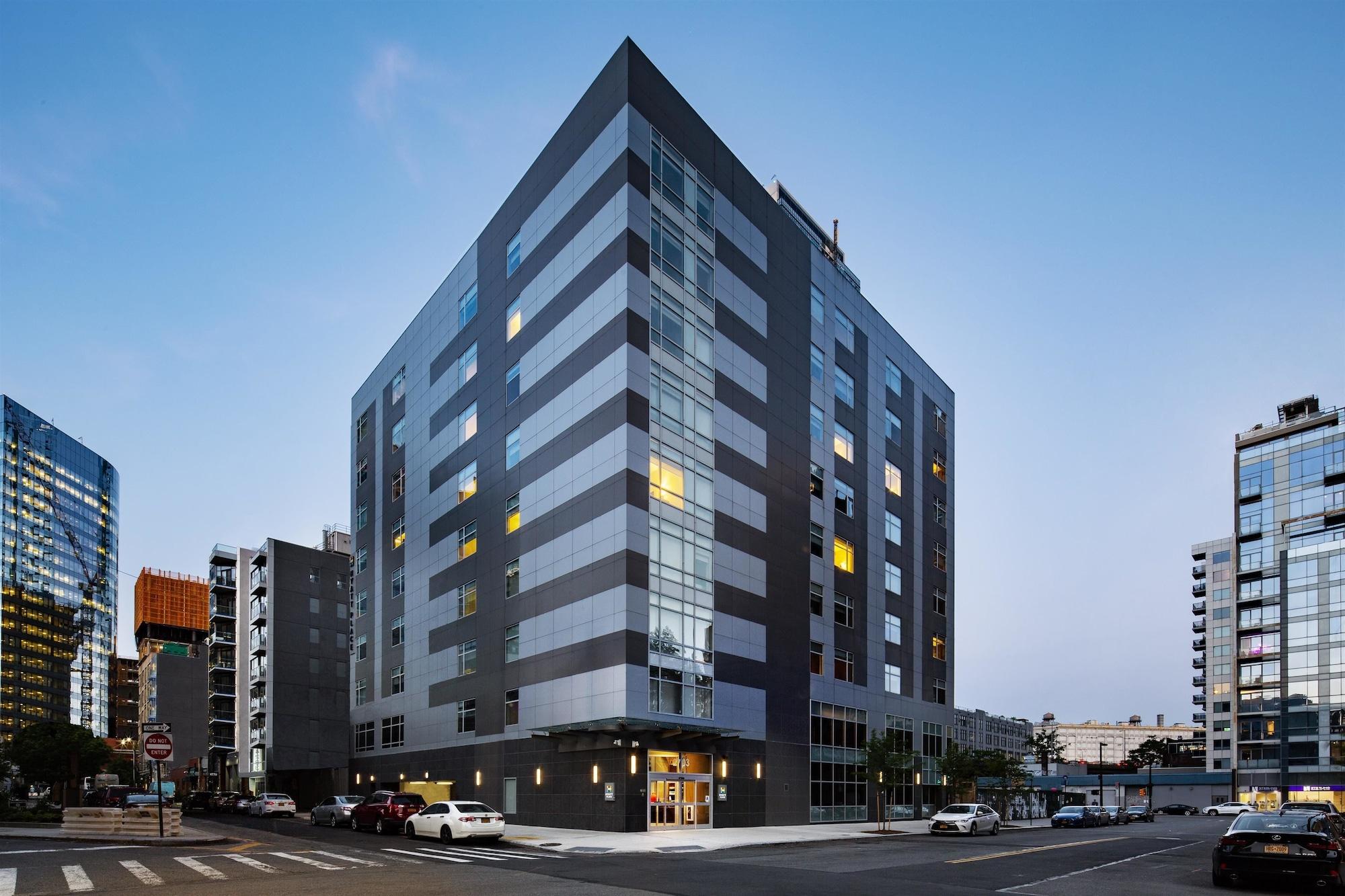 Hyatt Place Long Island Hotel 3*