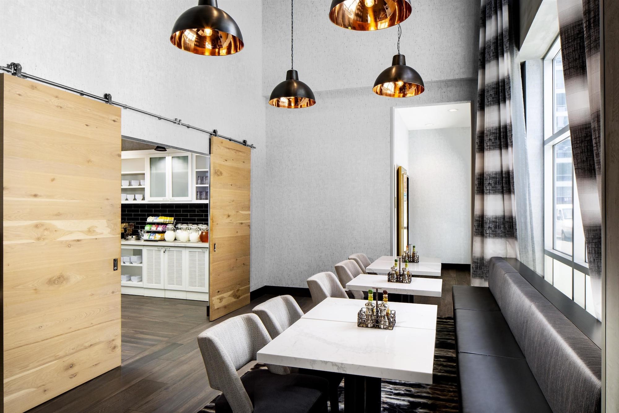 Hyatt Place Long Island Hotel 3*
