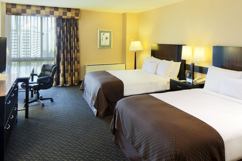 Hotel Doubletree By Hilton Jfk Airport 3*