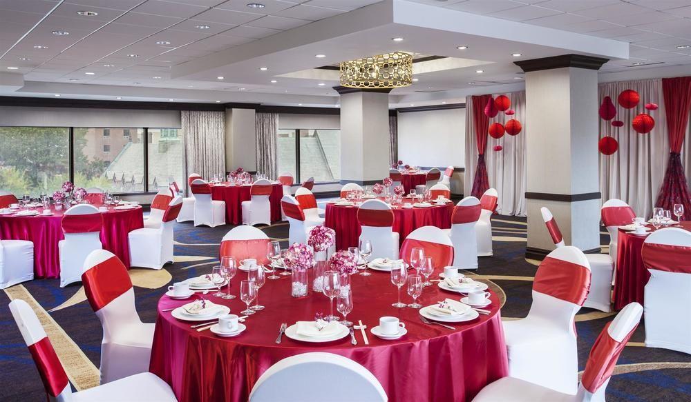 Sheraton Laguardia East Hotel 3*