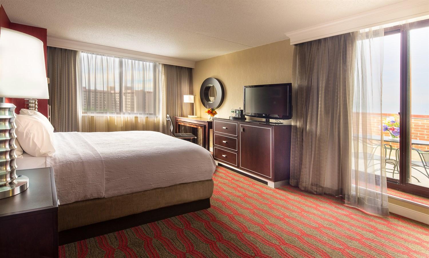 Laguardia Plaza Hotel 3*