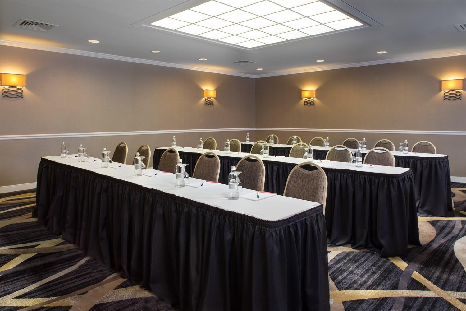 Hotel Laguardia Plaza 3*