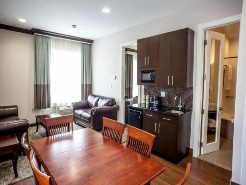 Hotel Aura Hotel Brooklyn