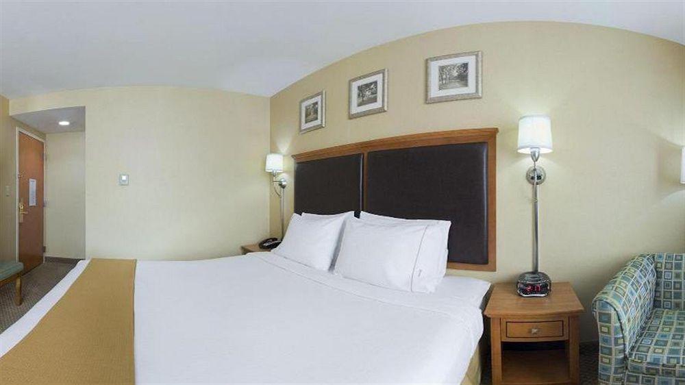 Express Chelsea By Ihg Hotel