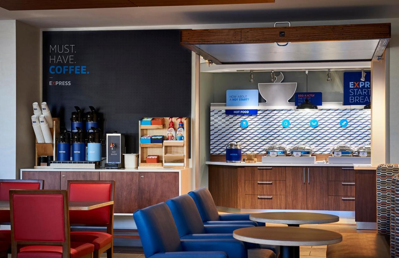 Hotel Express & Woodside Laguardia Airport 3*