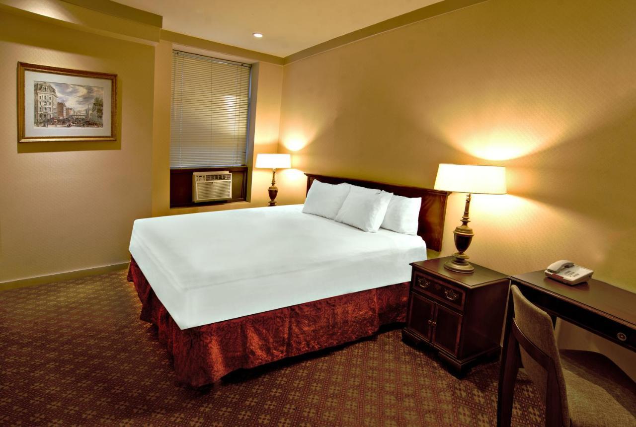 Hotel Night Broadway 3*