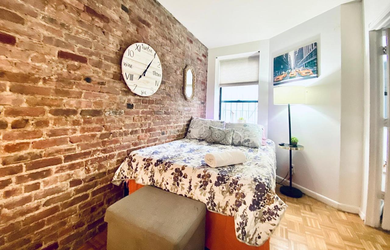 Times Square Manhattan - Private Room In 2 Bedroom Apartment Guest house *