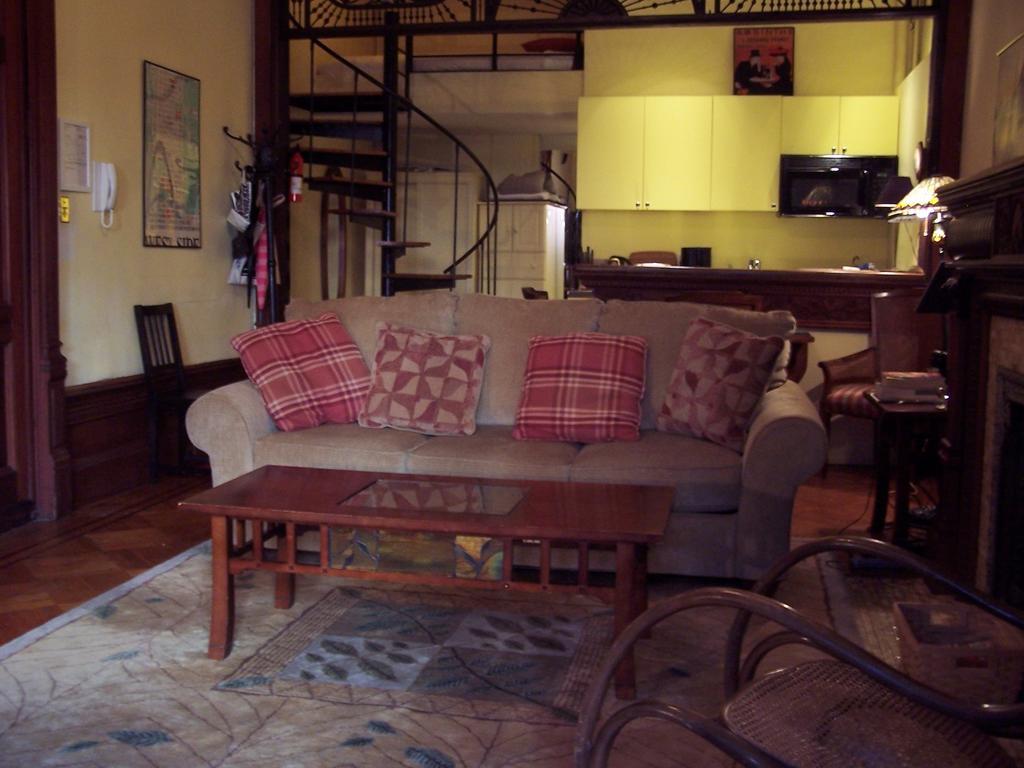 Brownstone Bed And No Breakfast *
