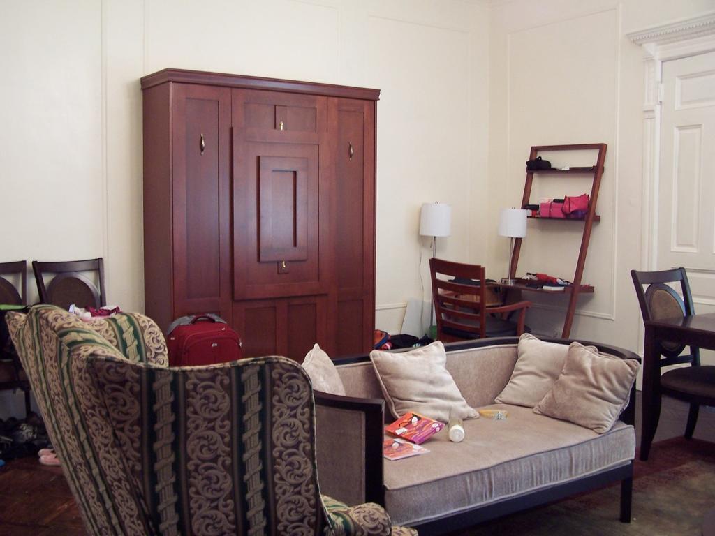 Brownstone Bed And No Breakfast * New York
