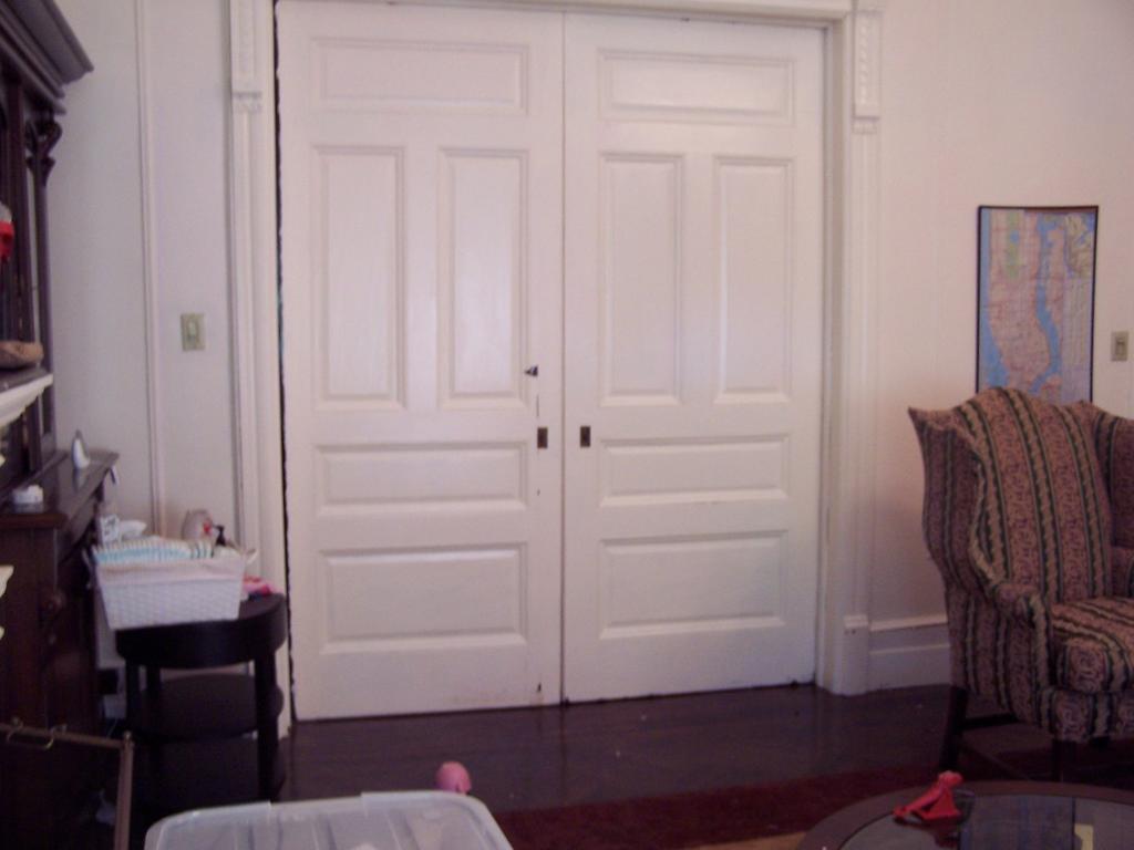 Brownstone Bed And No Breakfast Apartment
