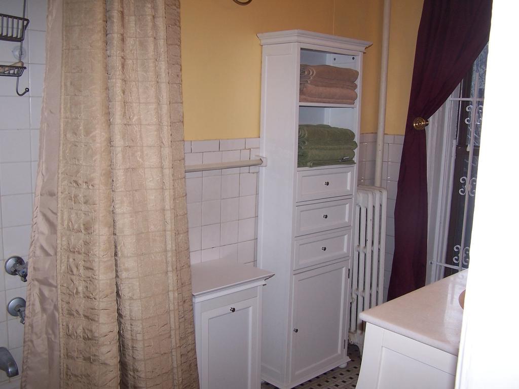 Apartment Brownstone Bed And No Breakfast