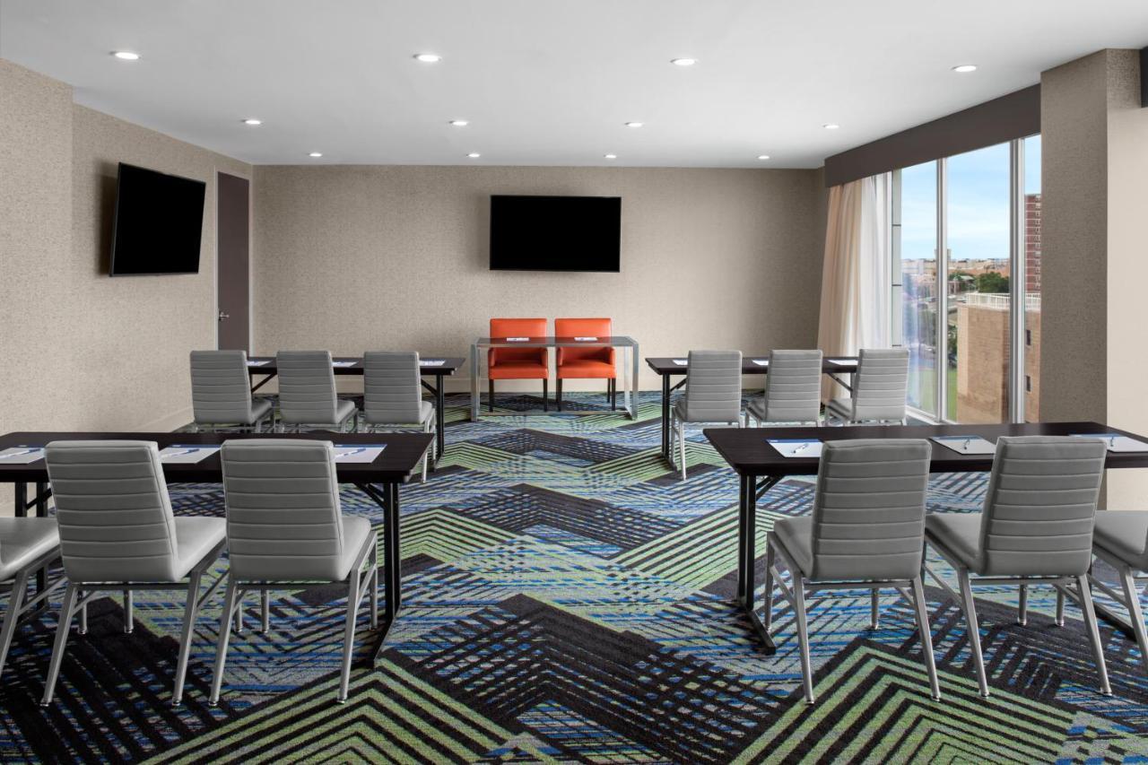 Express & Woodside Laguardia Airport 3* New York