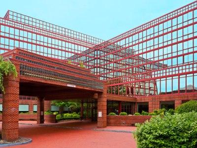 Laguardia Plaza